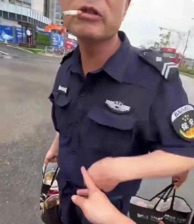 深圳两名保安抢摊主盒饭 网友炸锅：保安变警察了吗？
