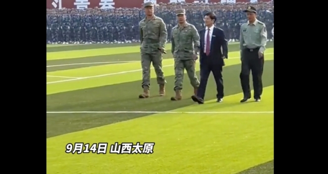 郑强被太原理工新生包围