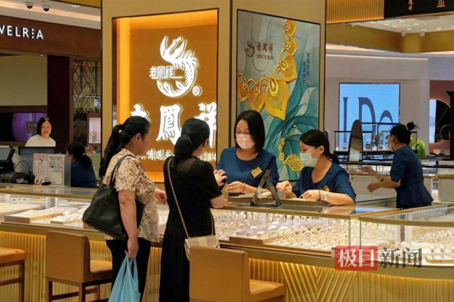 金价一路“狂飙”：每克突破600元购买热情不减 专家呼吁消费者理性投资