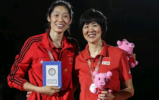 郎平带世界冠军重返郴州，回女排梦开始的地方宣传女排事业