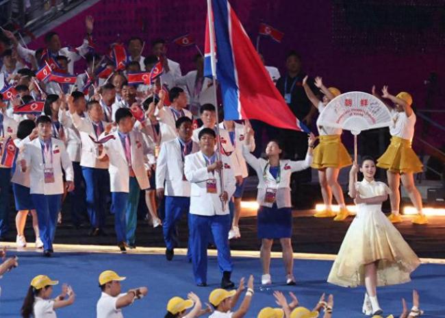 朝鲜运动员逛杭州一身休闲装 纯天然美女气质淳朴干净