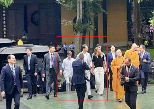 叙利亚总统夫人被摸脸 亲和力十足，也被网友称赞最接地气的总统夫妇