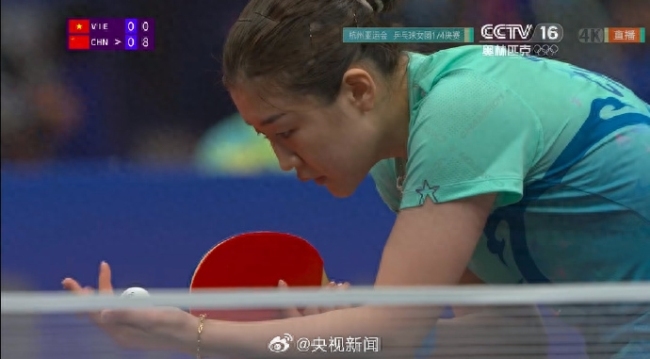 越南女队化身国乒小迷妹 赛后排队找孙颖莎签名