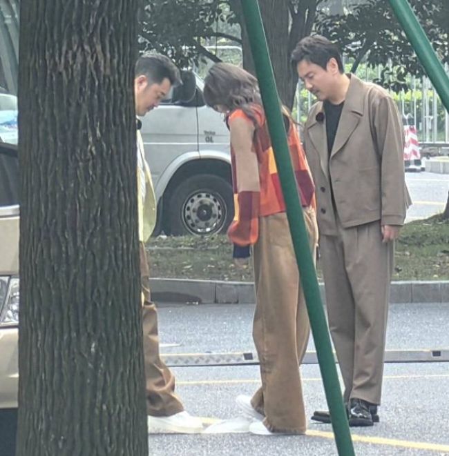 唐嫣录节目鞋底掉了 画面社死遭围观