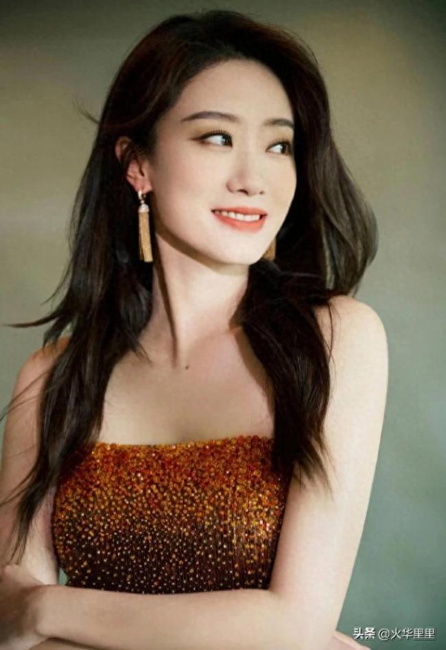 张小斐是国泰民安脸吧，越来越有气质越来越美了