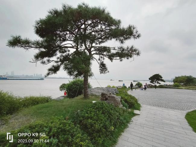 中秋国庆长假，南京到处“人从众”？不如去江北滨江风光带，绝摆！