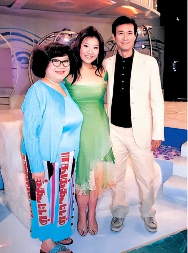 郑少秋大女儿自杀身亡 与父亲几无联络 其妻子回应：在了解处理中