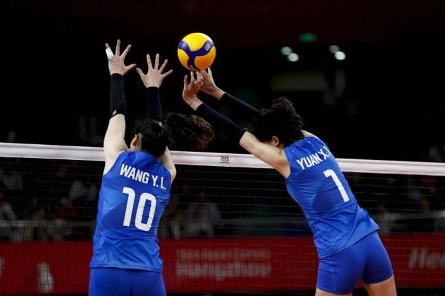 中国女排3-0轻取朝鲜，小组第一出线！