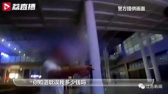 男子高铁厕所抽烟被发现 警方提醒：多人已被拘留，别抱侥幸心理