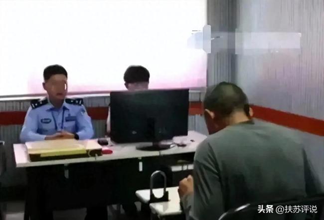 夫妻俩凌晨偷割半亩大豆被抓，失主大笑：不用自己割了