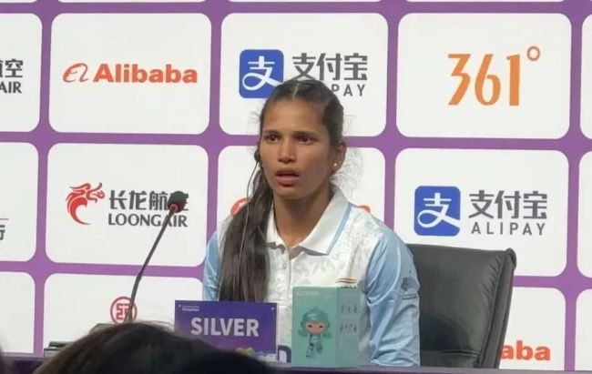 吴艳妮风波持续 印度官员迁怒中国主场 吴艳妮为抢跑道歉：正视失败