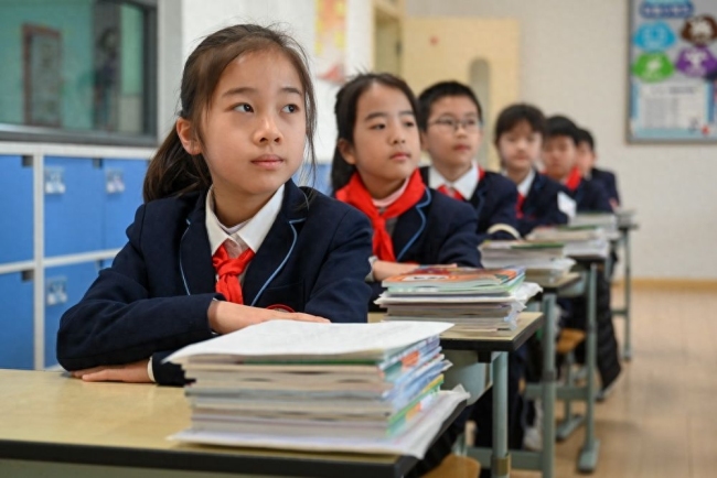 中小学生又要放假了？教育部的回应家长左右为难，小长假说来就来