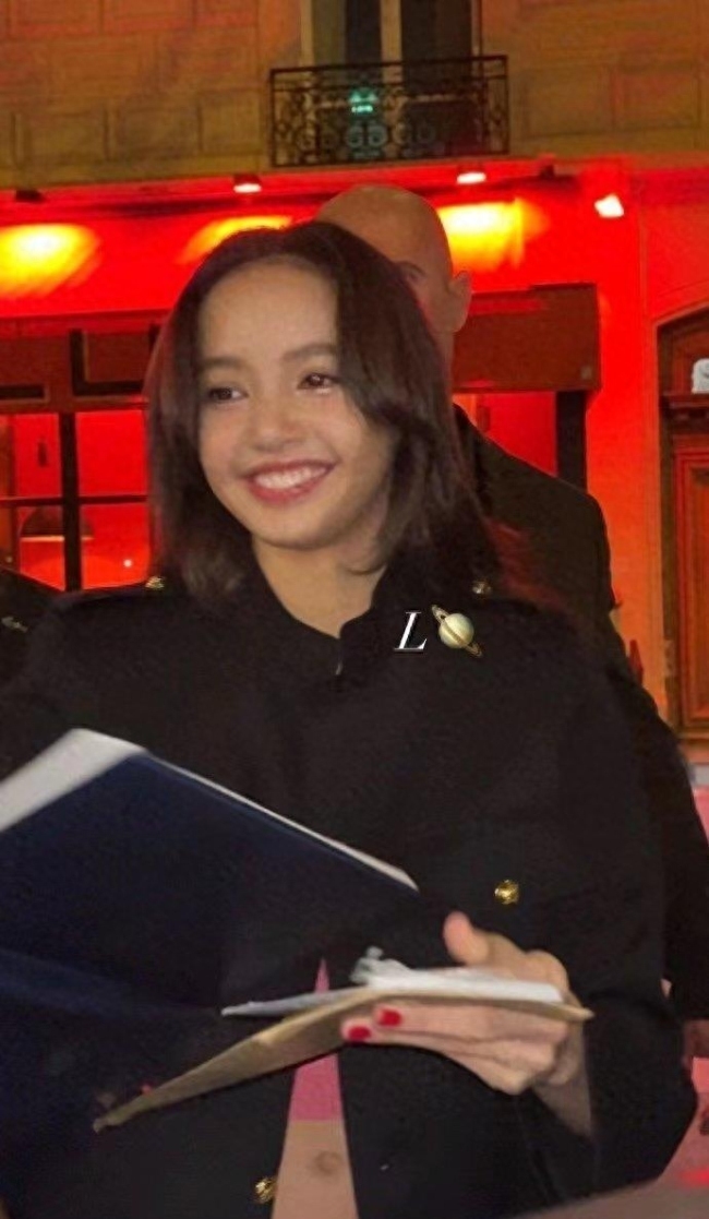 Lisa的选择其实没有那么惊世骇俗，反倒是完全符合商业逻辑