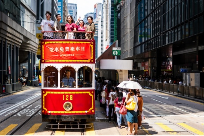 热烈庆祝中华人民共和国成立74周年，加多宝集团赞助香港电车 免费乘车