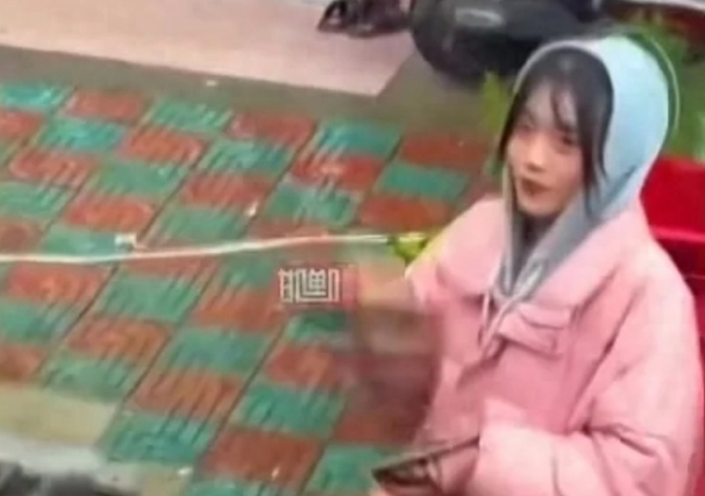 女生国庆回家接喜活打镲