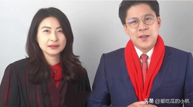 霍震霆霍启刚父子同框，两人侧脸太像啦