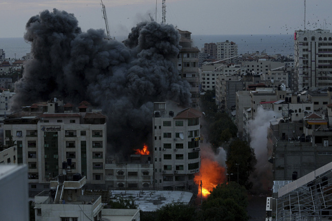 以军空袭加沙地带哈马斯目标 双方死亡人数已超400