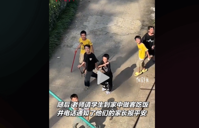 小学生走几公里找老师玩