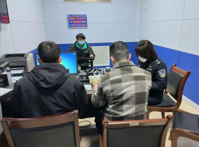 4人制假茅台销往全国被抓 西安警方：查获6500余瓶
