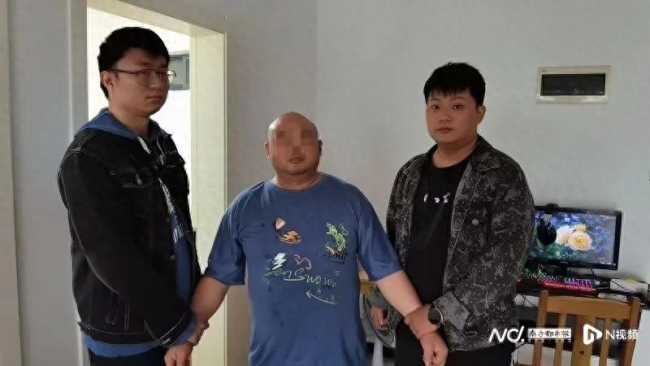 一男子杀人潜逃18年被抓，被民警听到名字一刻情绪崩溃大哭