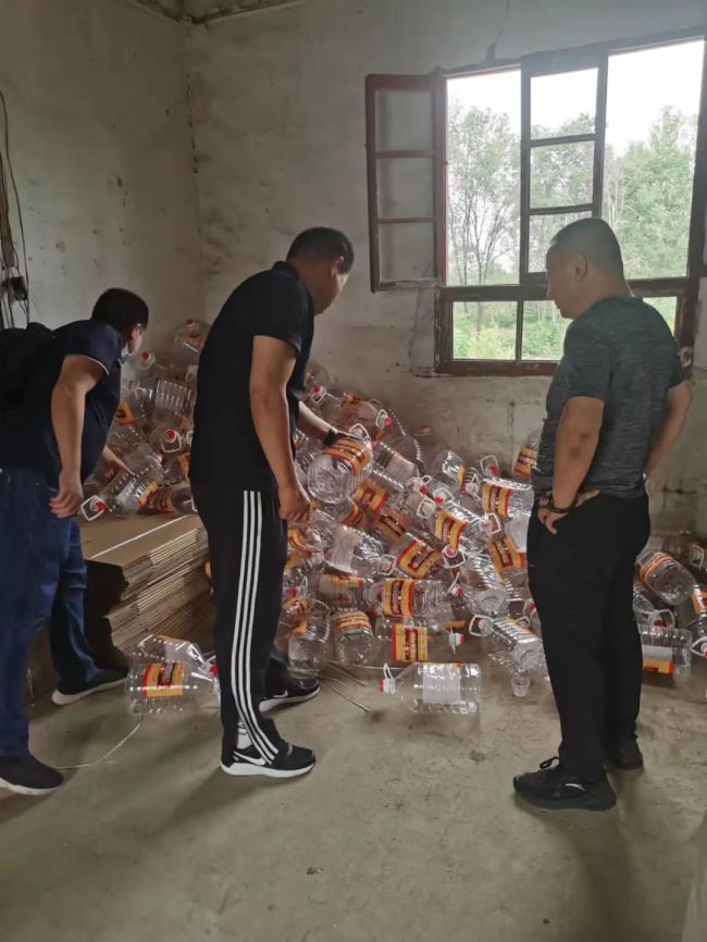 4人制假茅台销往全国被抓 西安警方：查获6500余瓶