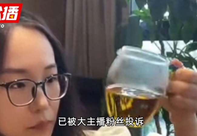 刘暖曦直播四次后被投诉致永久禁播!