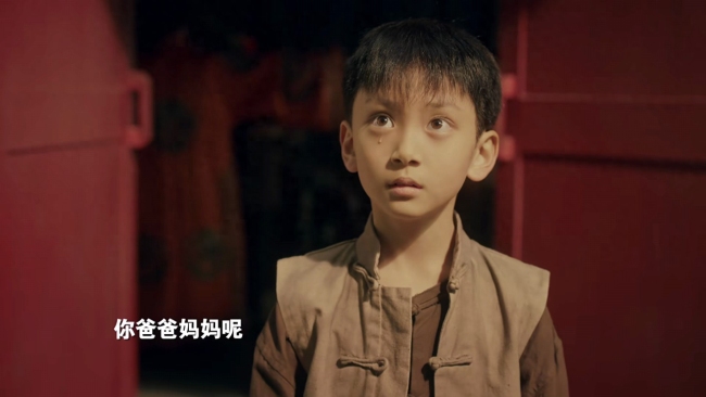 老二(张翰饰)成了厨师;老三(郭晓婷饰)是女儿,成了粤剧演员