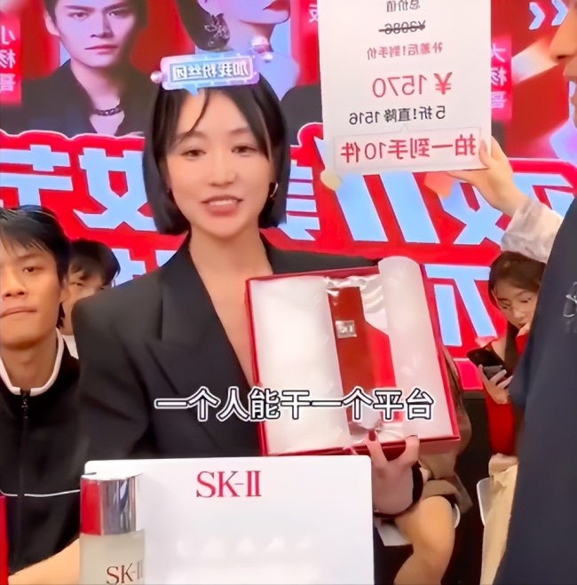 一个人能干一个平台！李佳琦被批挟持商家 “疯狂小杨哥”称其垄断价格
