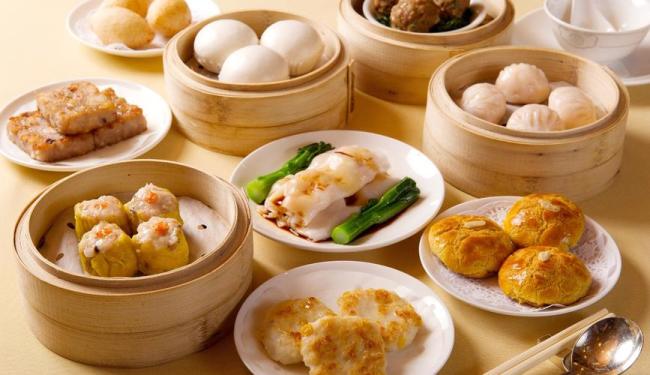 爱吃中国美食的领导人！拜登连吞两碗炸酱面，普京亲自摊煎饼