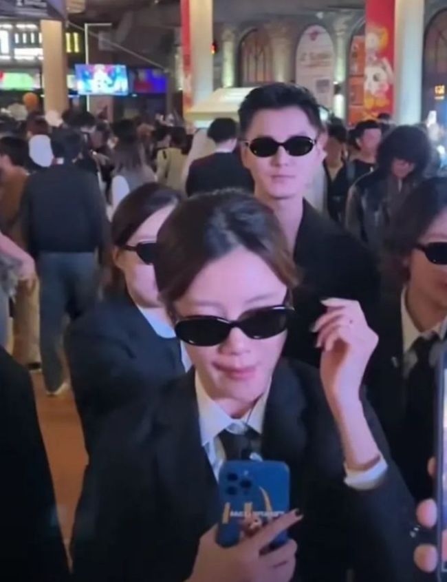 上海万圣节cos许雅钧和小S家暴妆上热搜