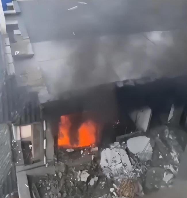 现场：沈阳一推拿理疗店发生爆燃一人受伤