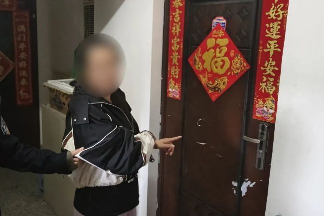 女子费尽心机三次潜入同事家盗窃 警方3小时迅速破案