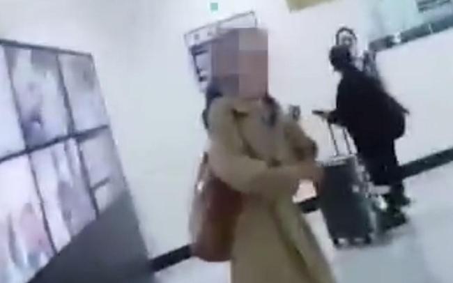 大妈独自前往北京赴约“男明星”险被骗 民警将其劝返