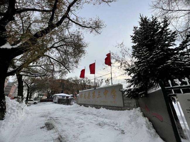 遇难的学生曾就读的桦南县第三中学学不会的篮球,并不让李昊感觉遗憾