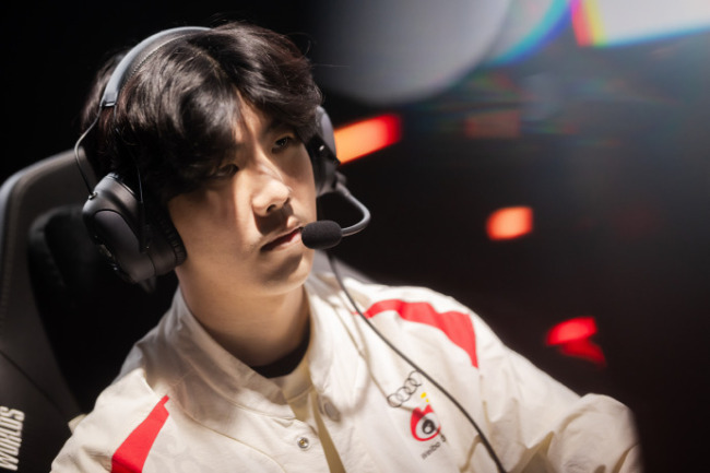 theshy为决赛输给t1道歉采访首谈退役问题休不休息还要考虑