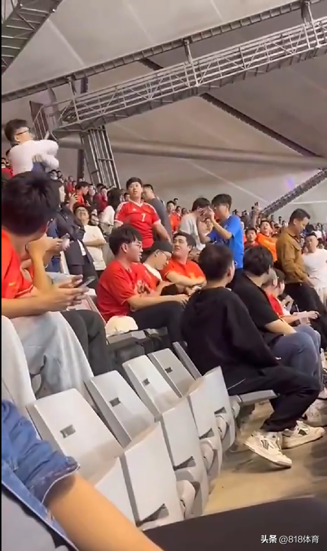胡锡进：昨晚中国队对韩国队的比赛我就没看，我不想受虐 热刺球迷被暴打怪国足不争气