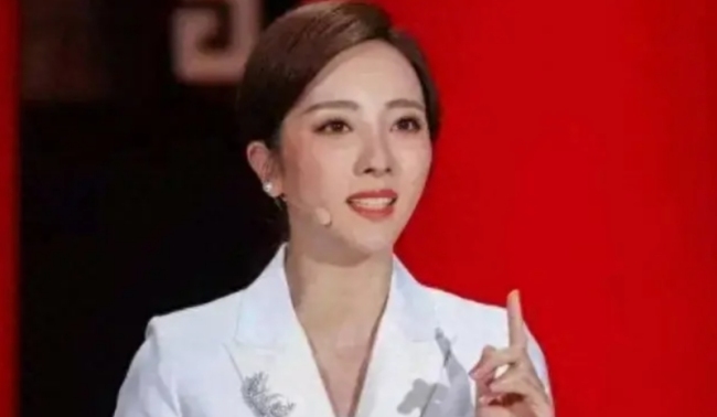 李思思离职后40天已主持3场商演