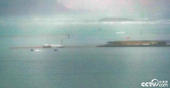 美國海軍一飛機衝出跑道 墜入夏威夷海灣