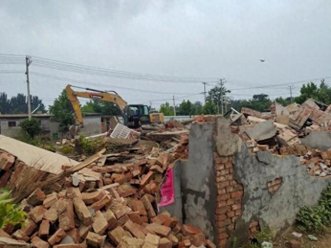 村民不认可赔偿方案 街道办强拆房屋被判违法!拒绝接受赔偿款陷两难处境