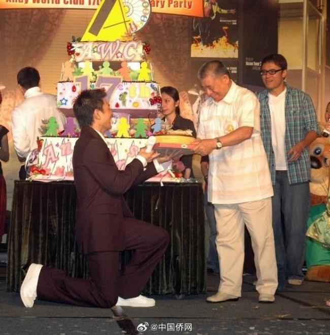 刘德华父亲葬礼将以私人形式举行恳辞花圈花牌