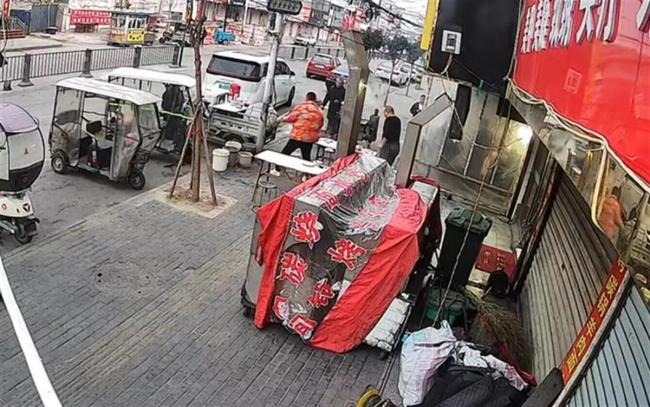 男子冒充城管大闹早点铺 城管:已请求警方追究其责任