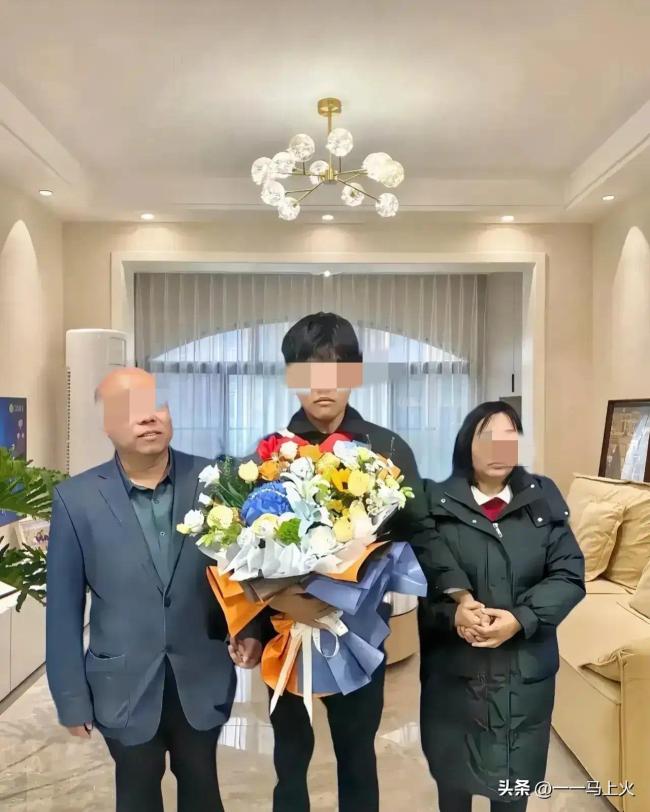 痛心！2岁男童从26楼坠落身亡 知情者回应：当时正和家人参观装修的房子