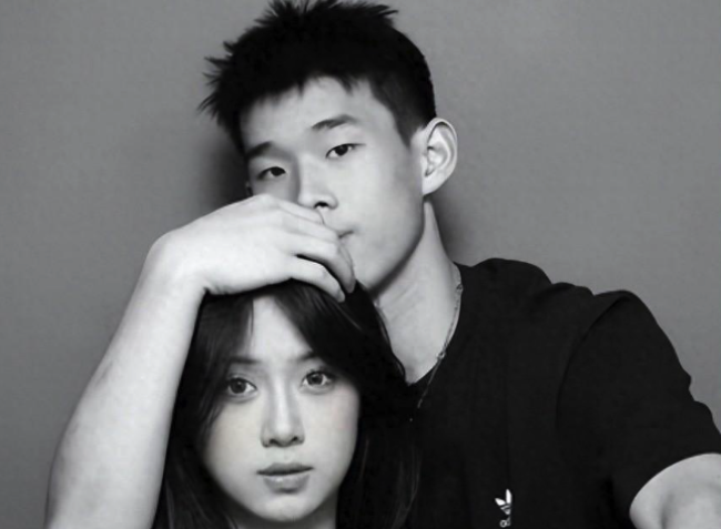 狗粮!女篮第一美女卓识助阵男友林葳，与葳少庆祝自己20岁生日