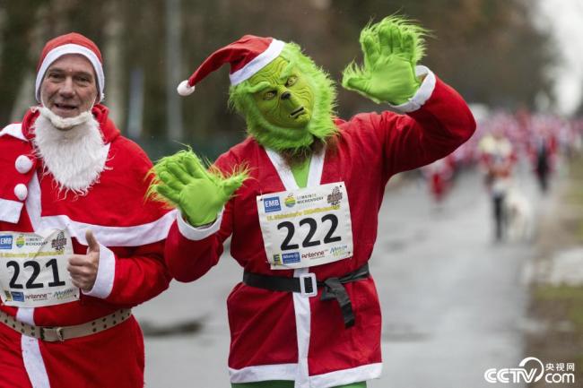 德国举行圣诞老人“欢乐”跑