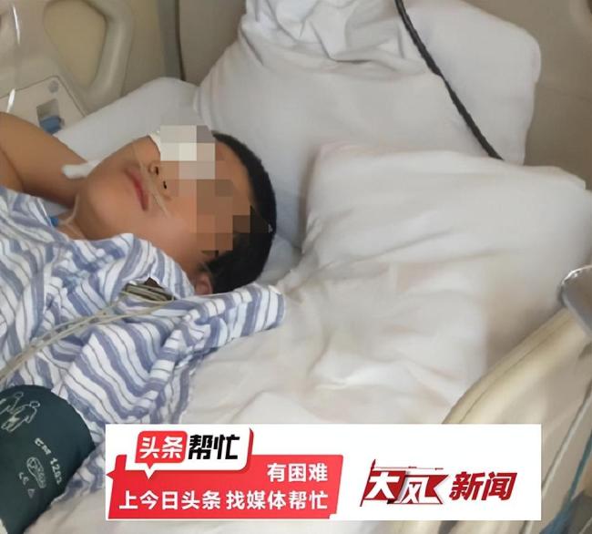 男孩遭老师掌掴后右眼失明,报警后半年许未做伤情鉴定