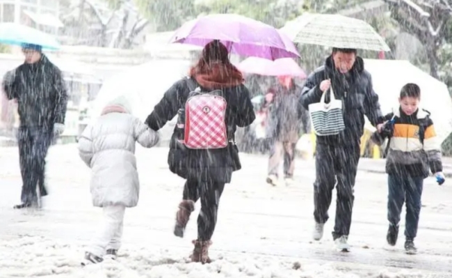 河北多地中小学因大雪天气暂停线下教学