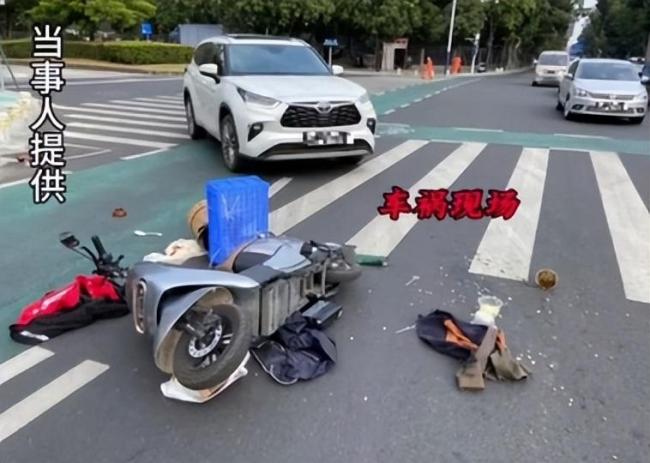 小伙骑电动车被撞索赔被嘲：活该你骑电动车