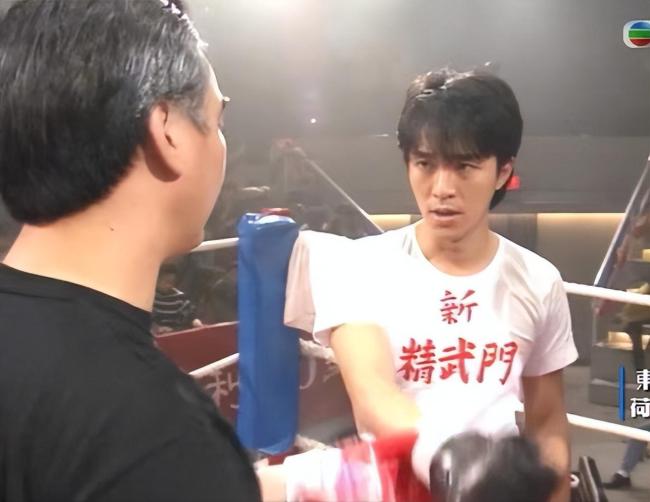 梁小龙爆不与周星驰合作的三个原因,喜欢丑化人、片酬低、抽佣高