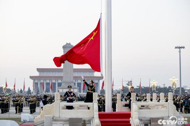 天安门广场举行新年首次升国旗仪式