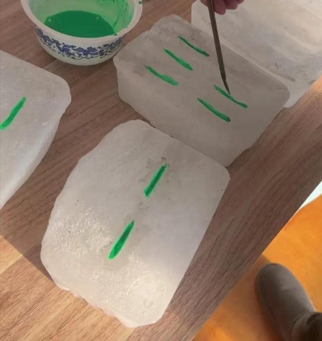 小伙自制112块冰麻将 东北大哥自制家庭版麻将